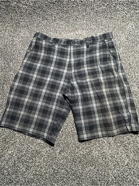 Perry Ellis Black and Gray Plaid Flat-Front Shorts 100% cotton